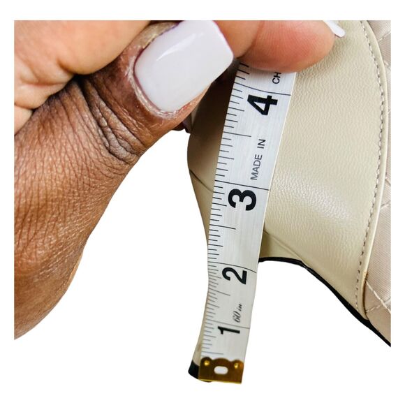 Womens Pointed Toe White Heeled Quilted Zip Ankle Boots Size 8B - Picture 9 of 10